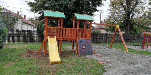 Előd duplavár hintával (fa)