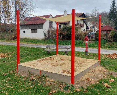 Homokozó fedett 2,52,5 m-es (fém keret wpc ülőkével) homok nélkül