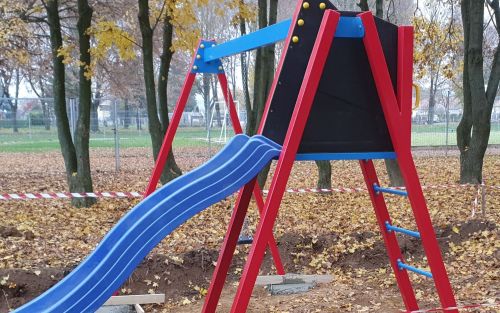 Csúszdaállvány 1,2 m-es esésmagassággal kettő hintával (fém)