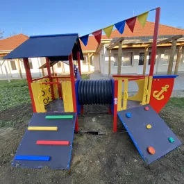 Kis hajós vár bújócsővel (fém)