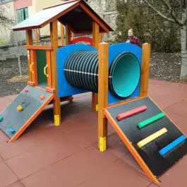 Mini csúszda alagúttal (fa)